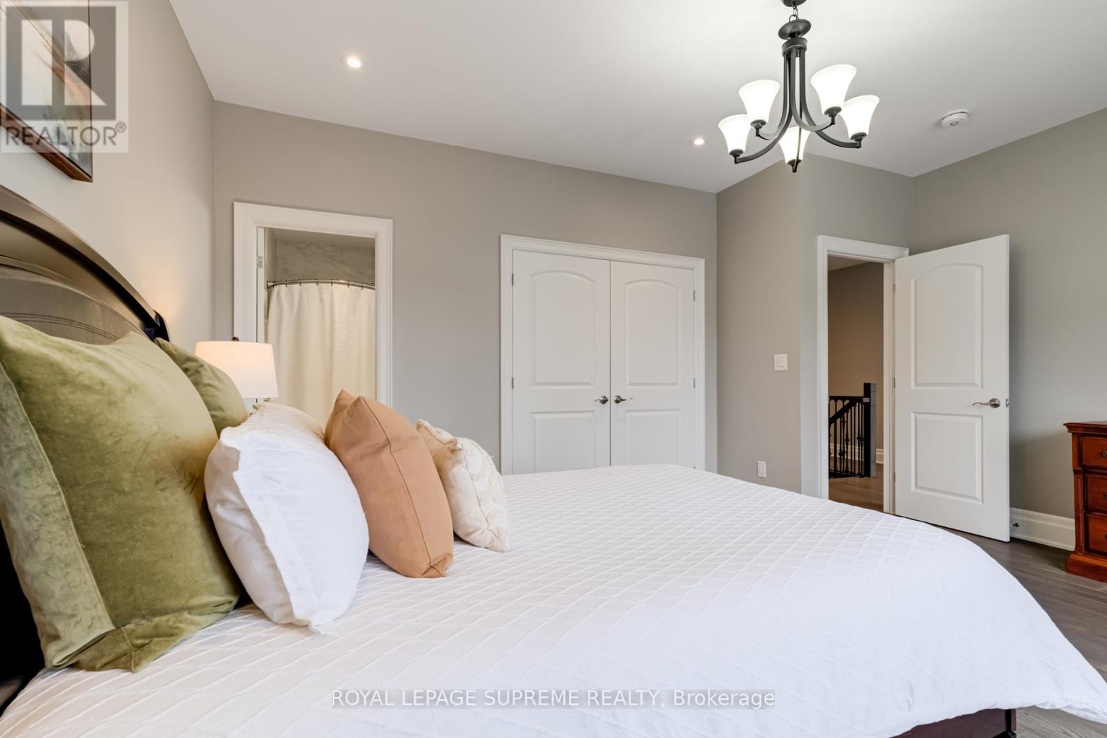 15 Parkchester Road, Toronto, Ontario  M6M 2S1 - Photo 23 - W12210869