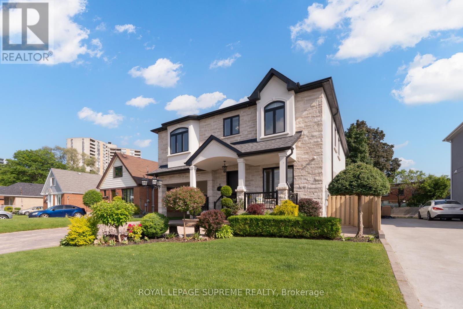 15 Parkchester Road, Toronto, Ontario  M6M 2S1 - Photo 3 - W12210869