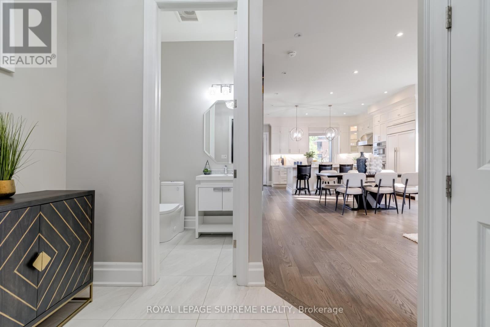 15 Parkchester Road, Toronto, Ontario  M6M 2S1 - Photo 5 - W12210869