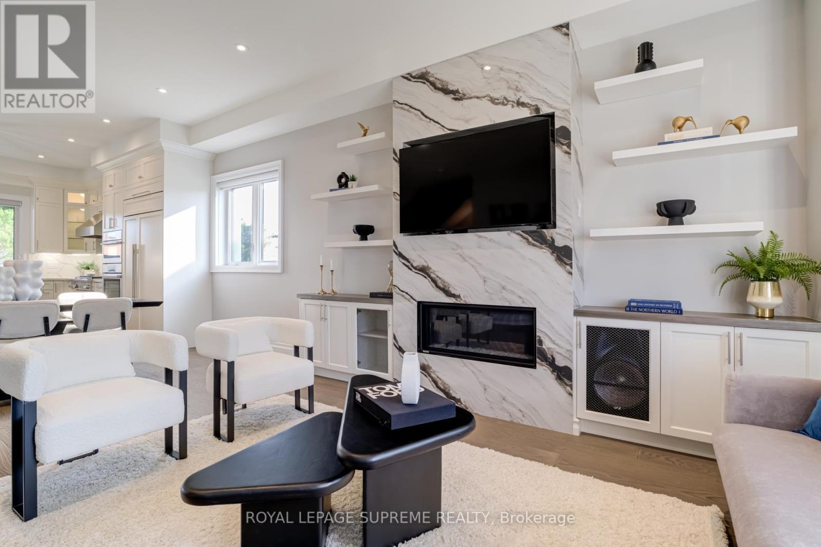 15 Parkchester Road, Toronto, Ontario  M6M 2S1 - Photo 6 - W12210869