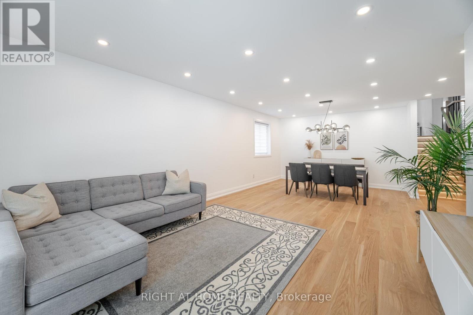 2053 Proverbs Drive, Mississauga, Ontario  L4X 1G3 - Photo 12 - W12210876