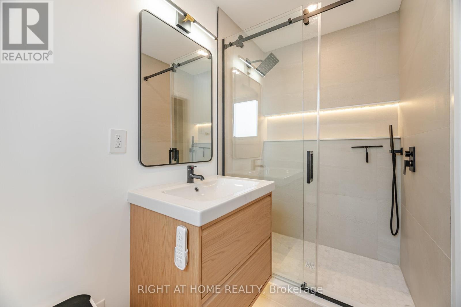 2053 Proverbs Drive, Mississauga, Ontario  L4X 1G3 - Photo 23 - W12210876