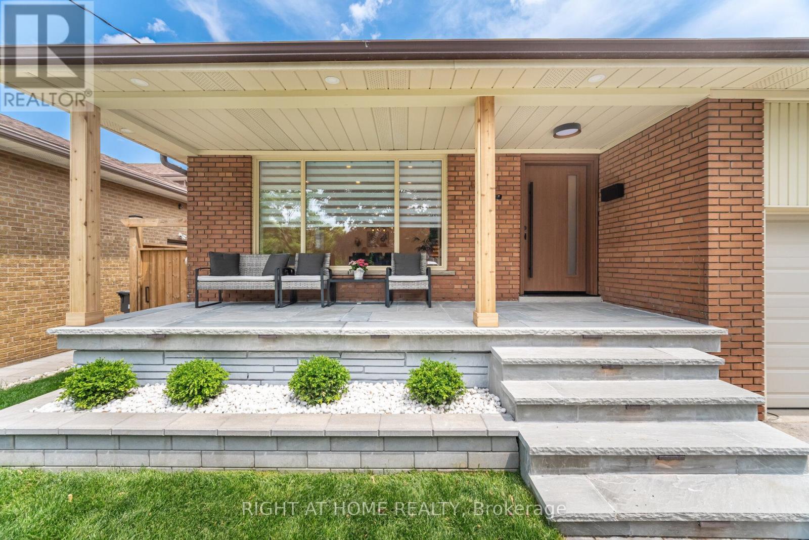 2053 Proverbs Drive, Mississauga, Ontario  L4X 1G3 - Photo 3 - W12210876