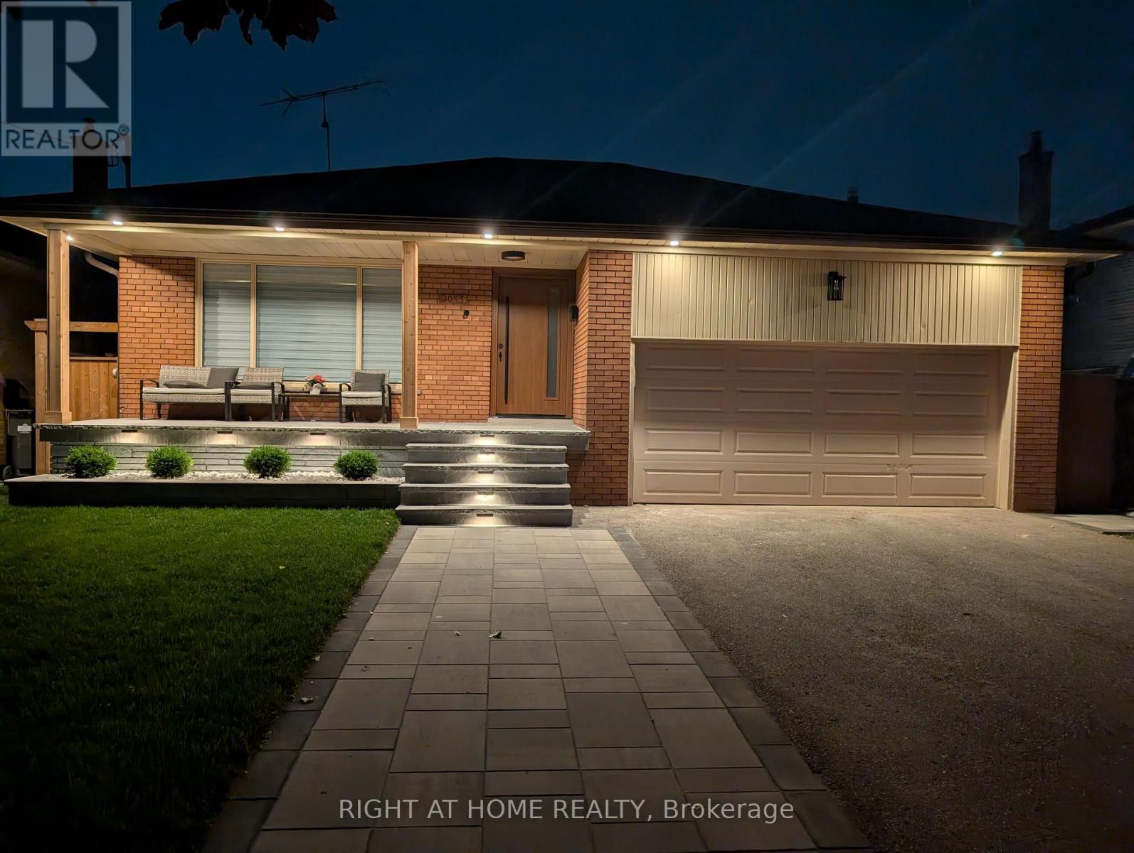 2053 Proverbs Drive, Mississauga, Ontario  L4X 1G3 - Photo 4 - W12210876