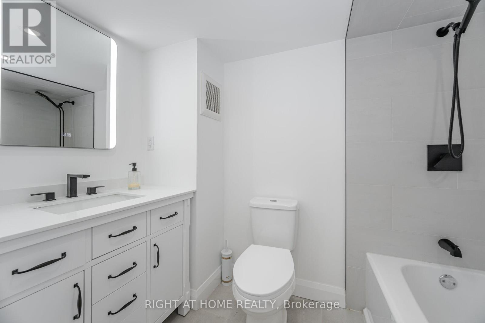 2053 Proverbs Drive, Mississauga, Ontario  L4X 1G3 - Photo 42 - W12210876