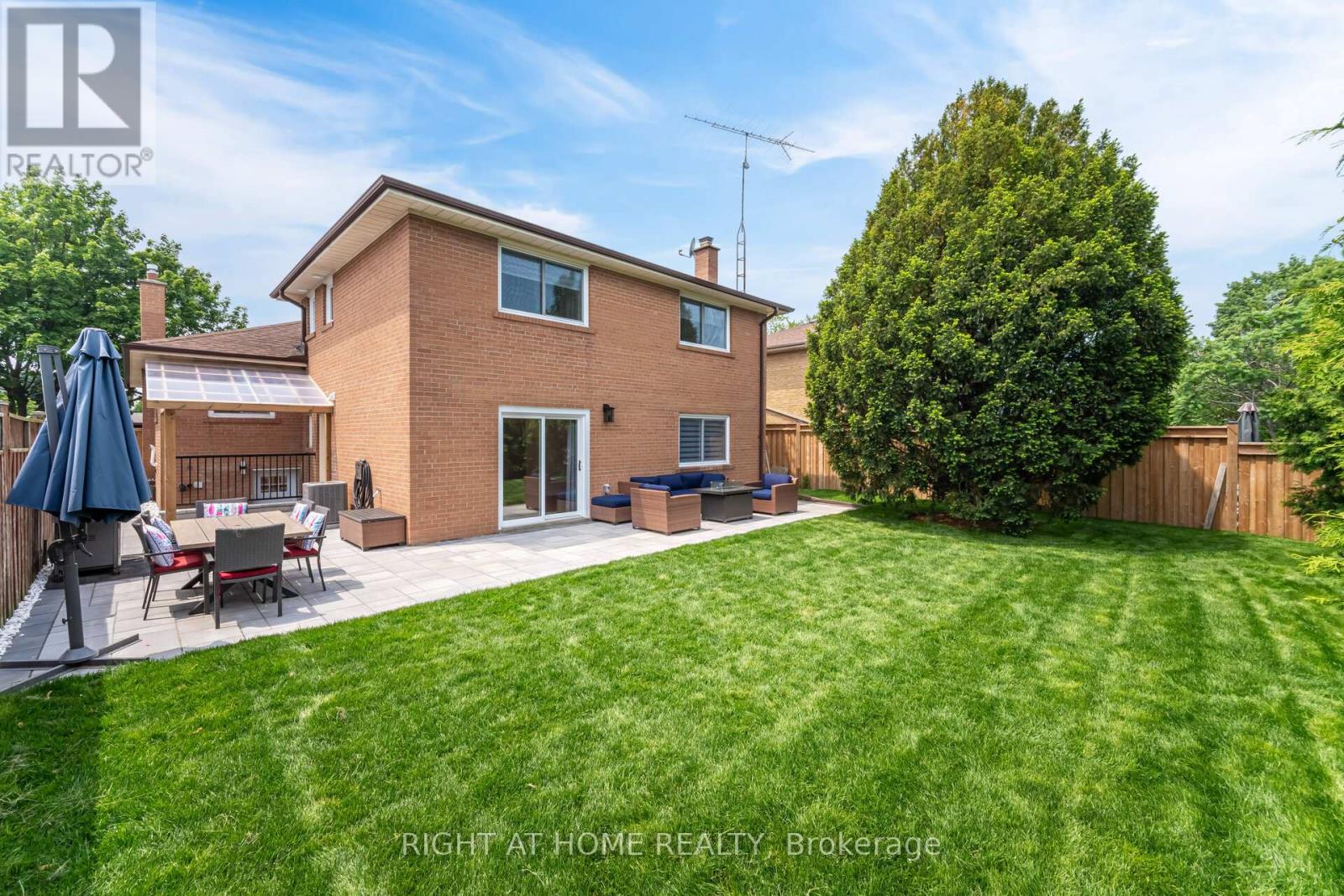 2053 Proverbs Drive, Mississauga, Ontario  L4X 1G3 - Photo 47 - W12210876