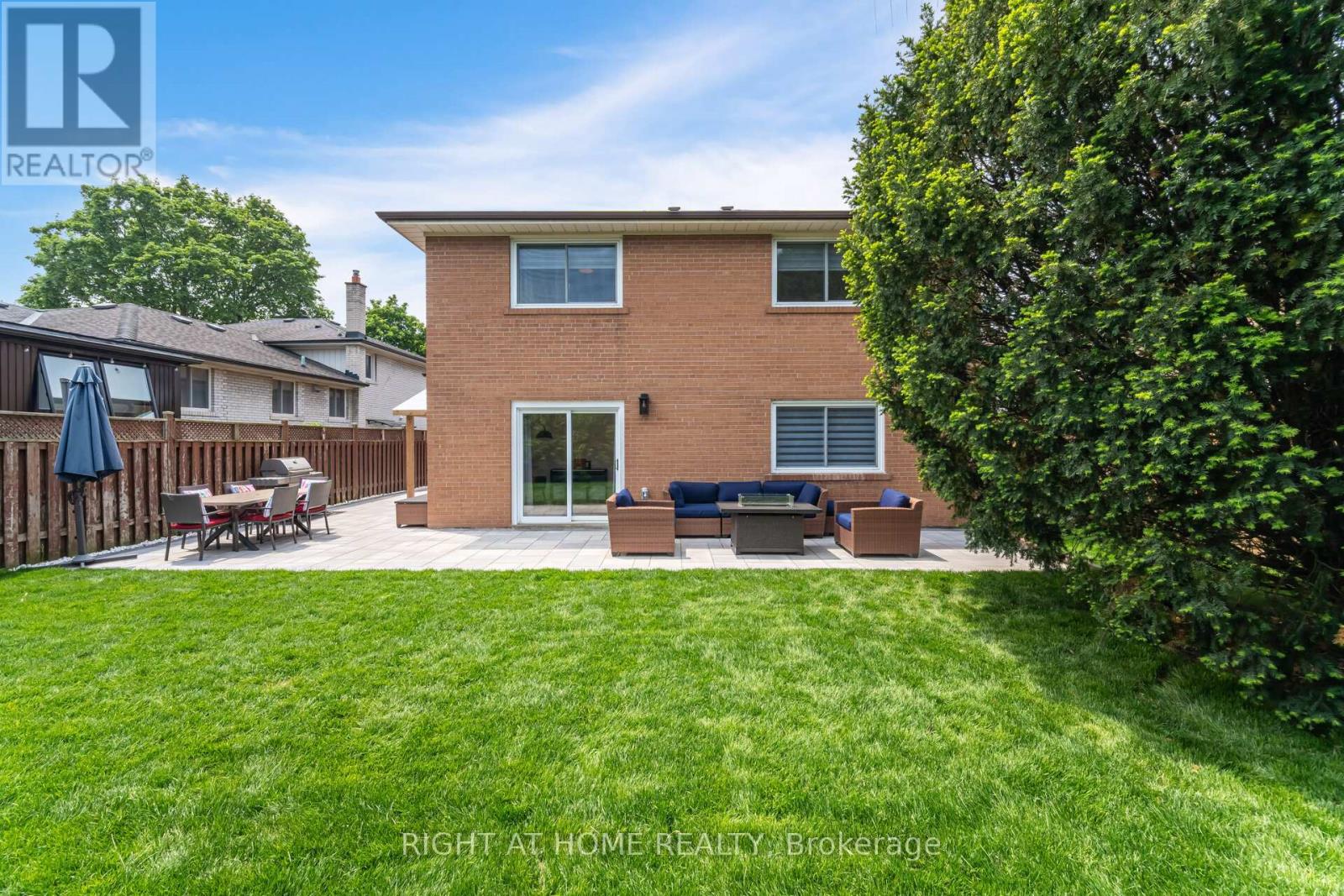 2053 Proverbs Drive, Mississauga, Ontario  L4X 1G3 - Photo 49 - W12210876