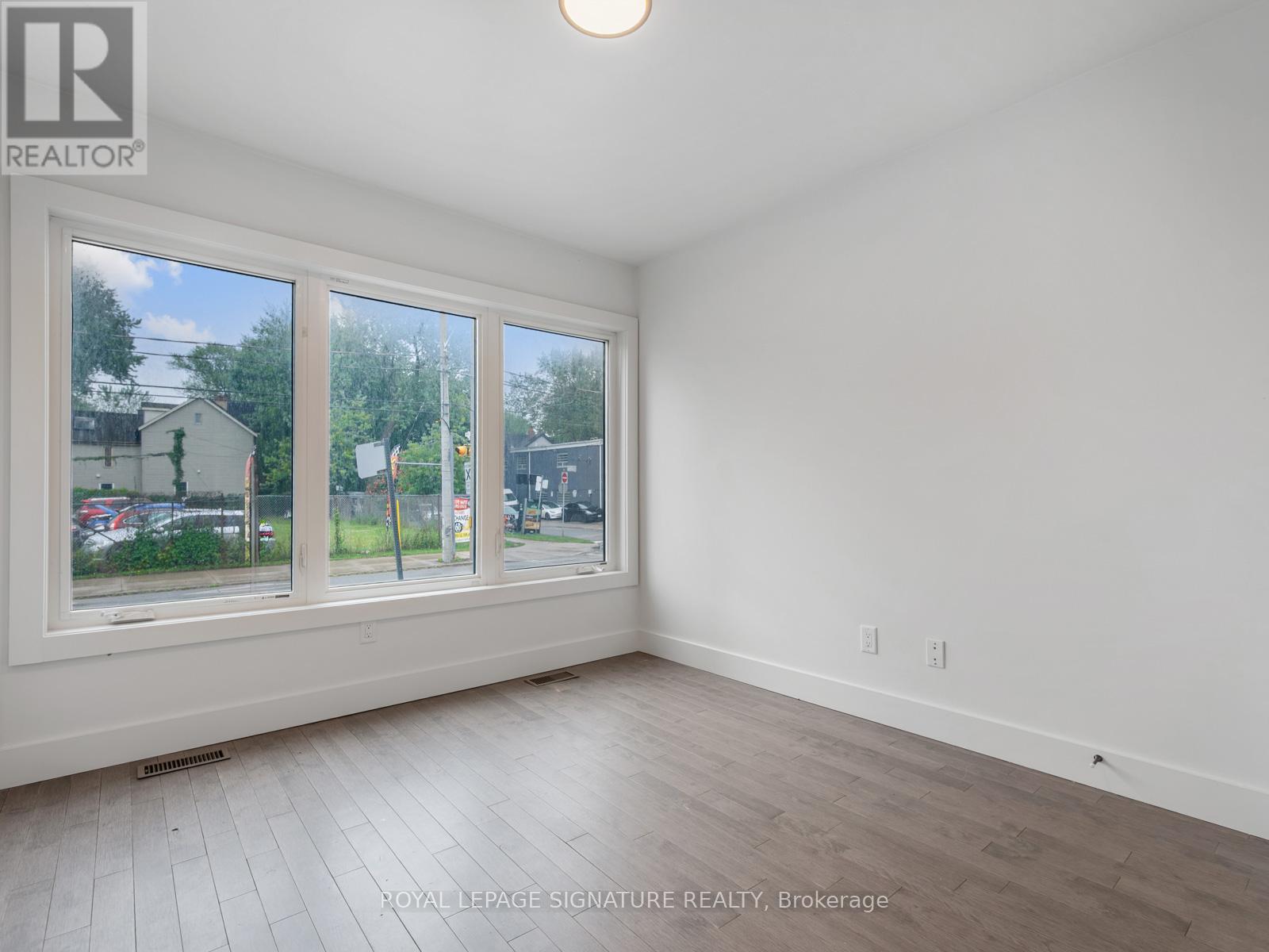 512 Eastern Avenue, Toronto, Ontario  M4M 1C7 - Photo 8 - E12210910