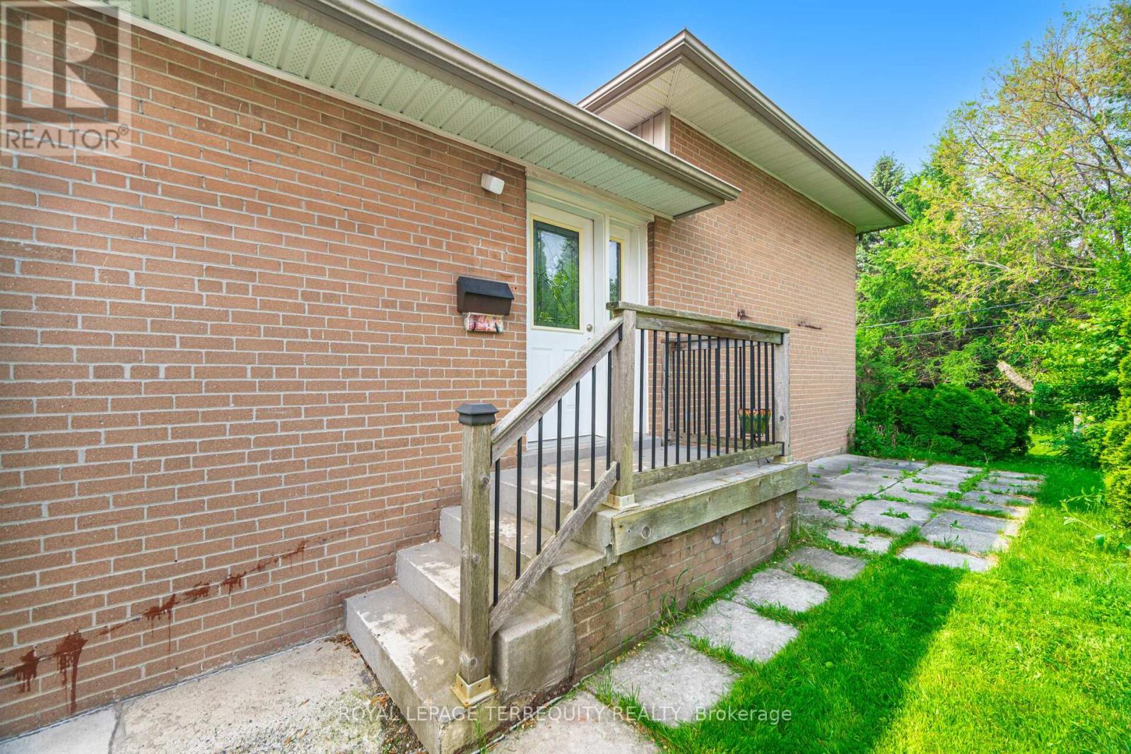 2 - 4 Bromton Drive, Toronto, Ontario  M1P 4B8 - Photo 4 - E12210914