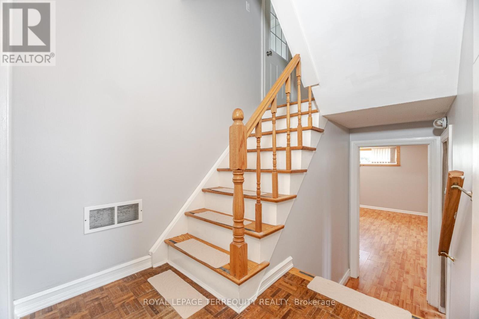 2 - 4 Bromton Drive, Toronto, Ontario  M1P 4B8 - Photo 5 - E12210914