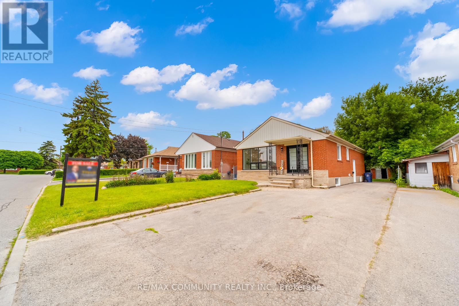 22 Miramar Crescent, Toronto, Ontario  M1J 1R4 - Photo 2 - E12210915