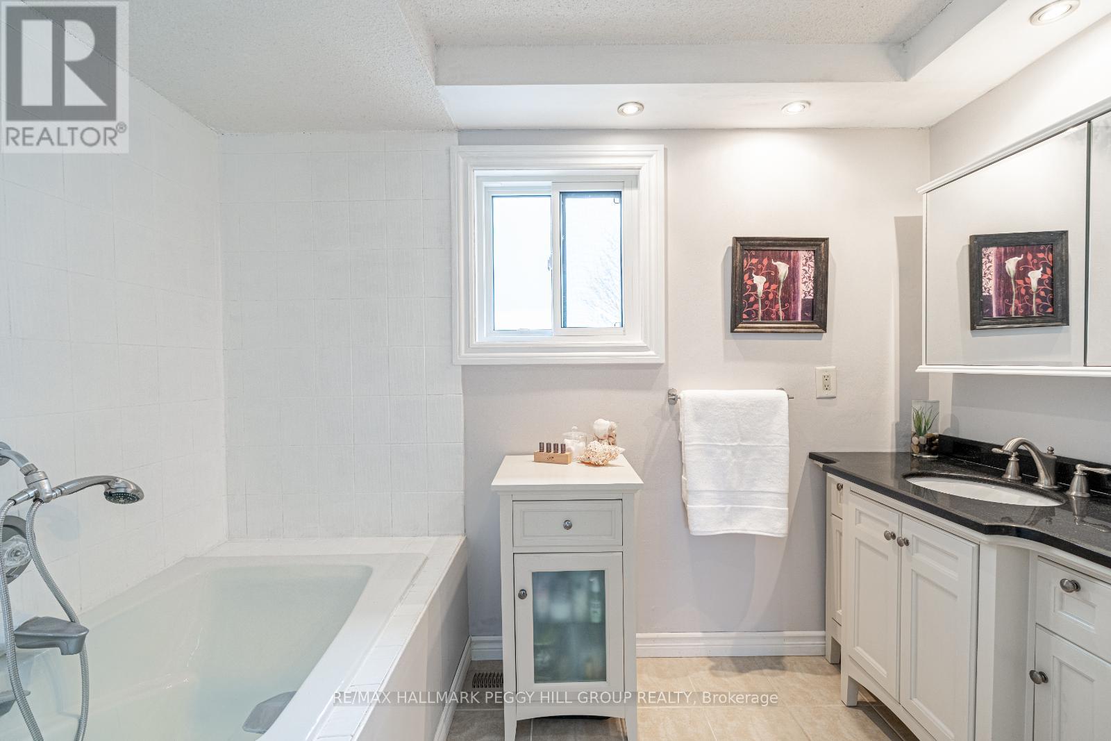 105 Broadview Avenue, Whitby, Ontario  L1N 2G6 - Photo 16 - E12210940