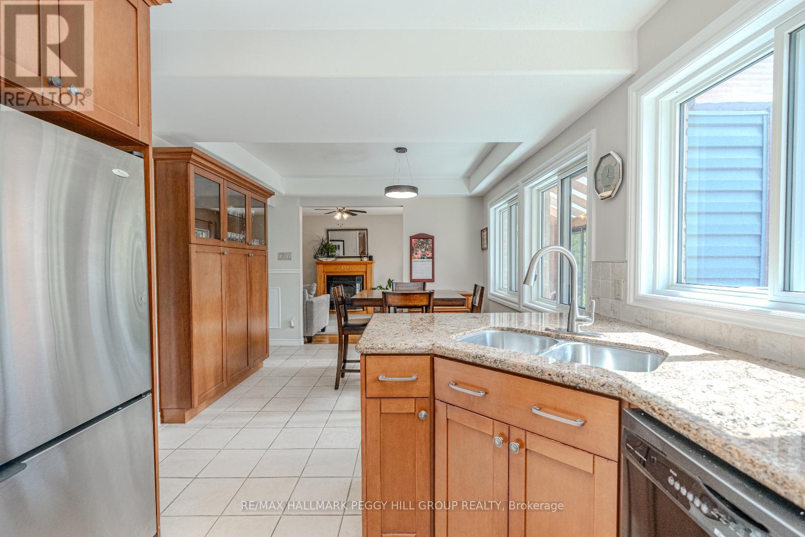105 Broadview Avenue, Whitby, Ontario  L1N 2G6 - Photo 7 - E12210940