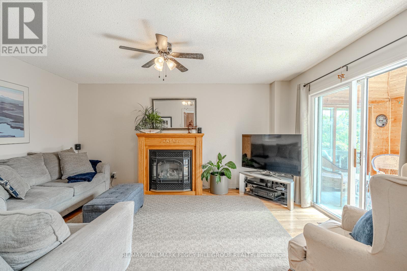 105 Broadview Avenue, Whitby, Ontario  L1N 2G6 - Photo 9 - E12210940