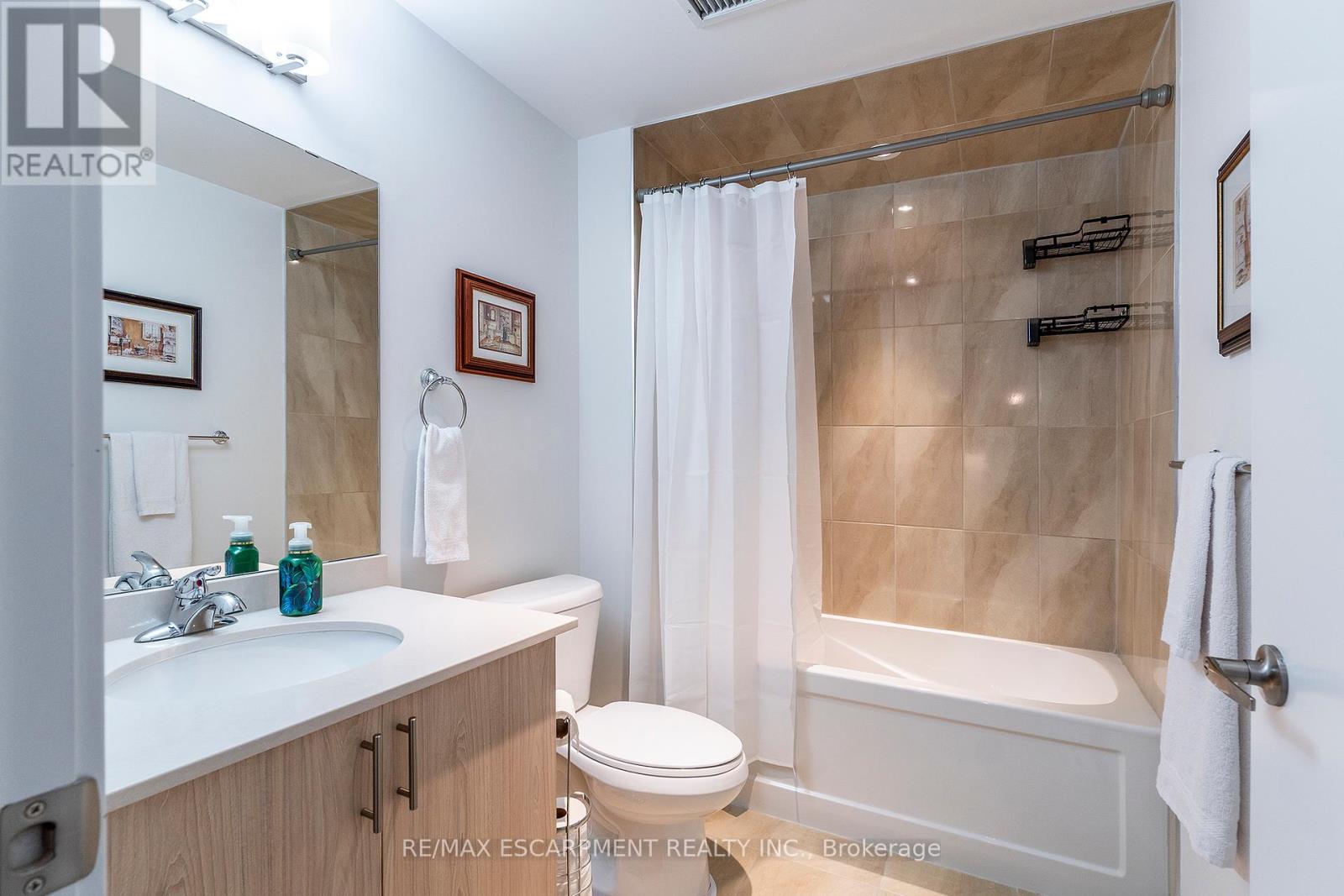 211 - 16 Markle Crescent, Hamilton, Ontario  L9G 0H4 - Photo 14 - X12210811