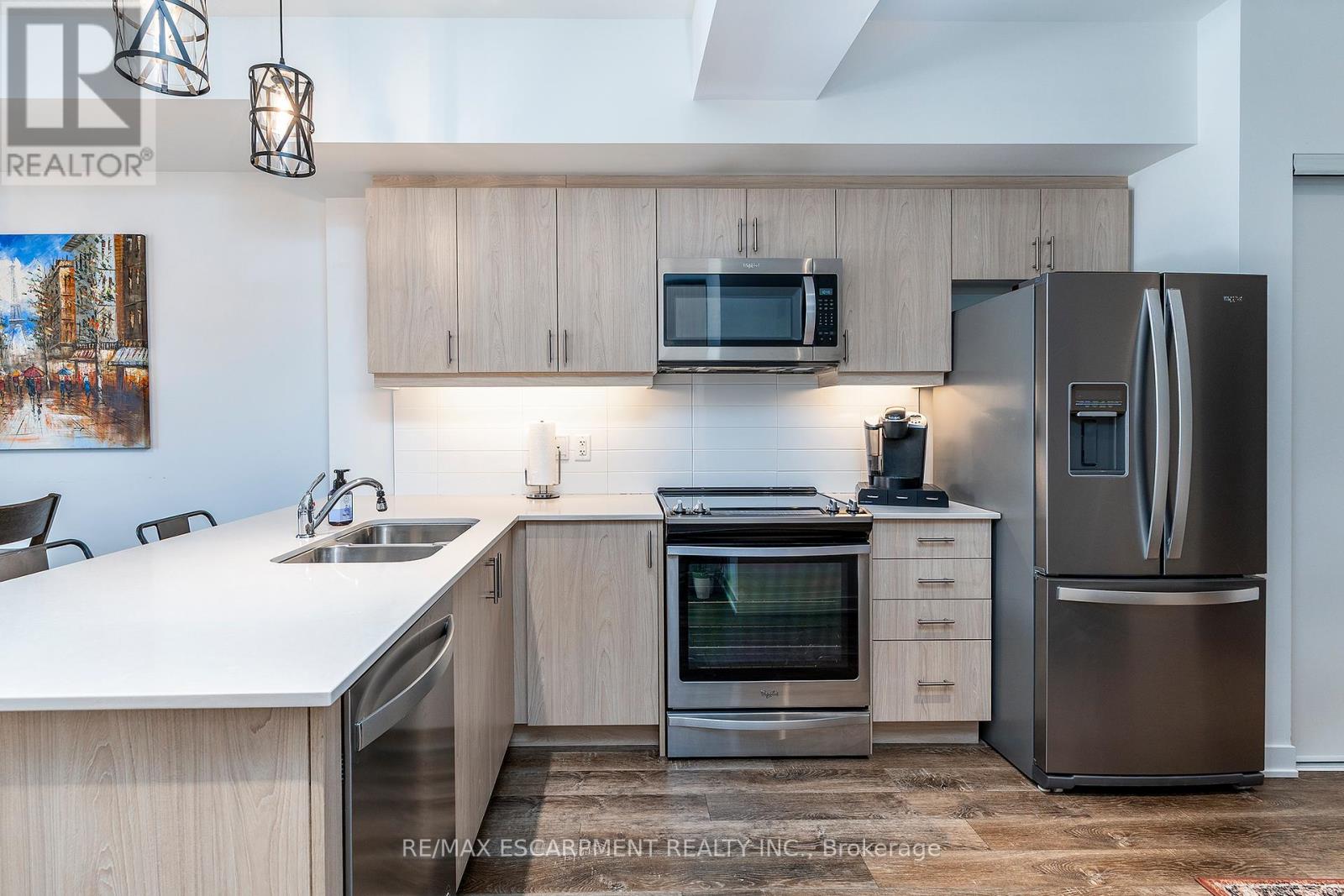 211 - 16 Markle Crescent, Hamilton, Ontario  L9G 0H4 - Photo 7 - X12210811