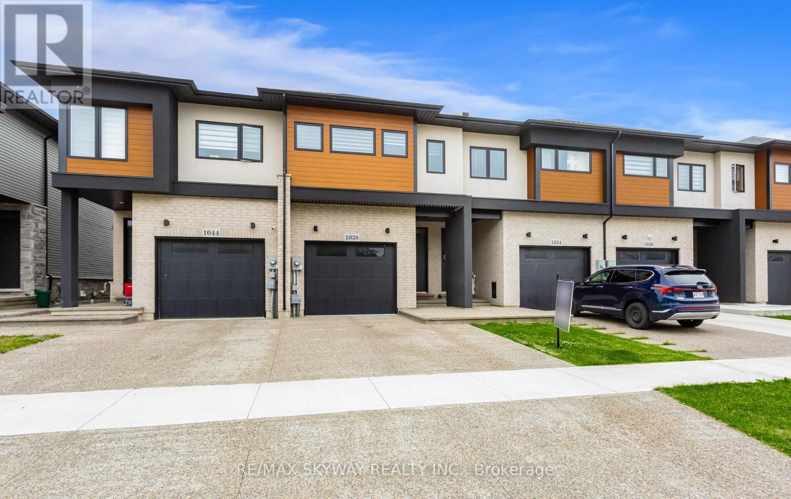 1038 Hansler Road, Welland, Ontario  L3C 7H7 - Photo 2 - X12210854
