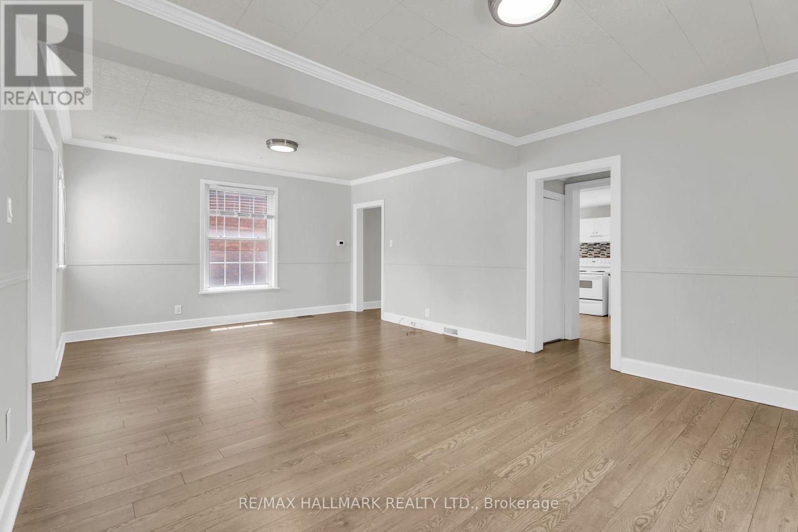 57 Henry Street, St. Catharines (Downtown), Ontario  L2R 5T7 - Photo 12 - X12210901