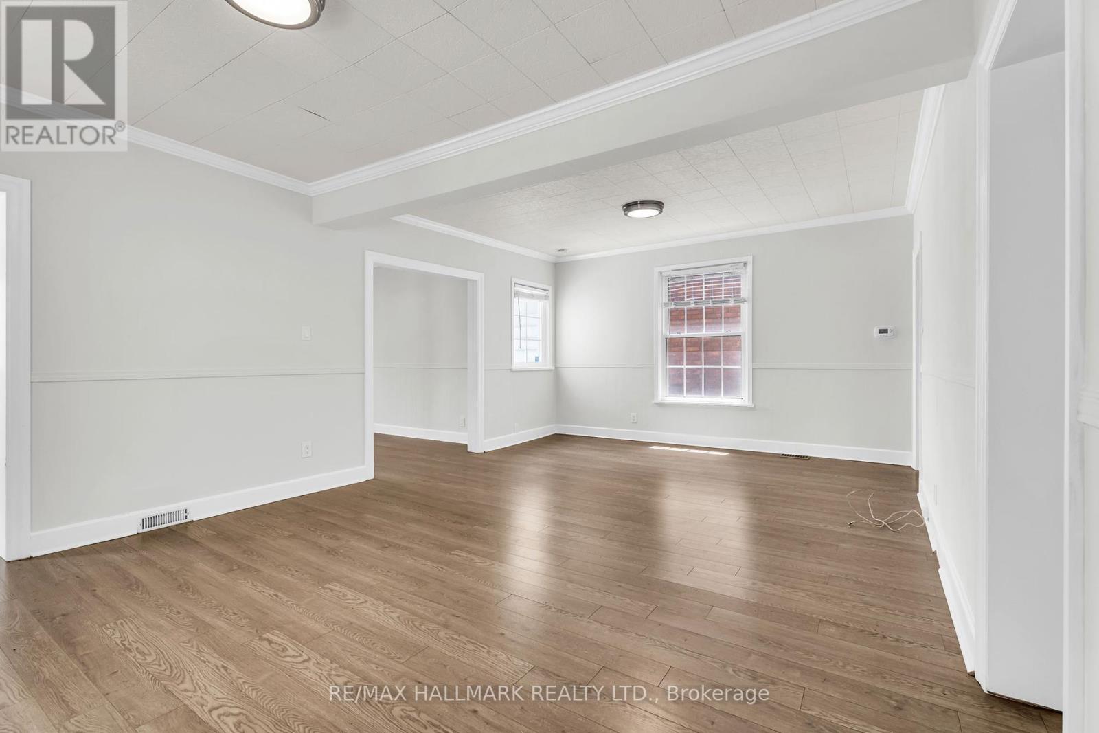 57 Henry Street, St. Catharines (Downtown), Ontario  L2R 5T7 - Photo 13 - X12210901