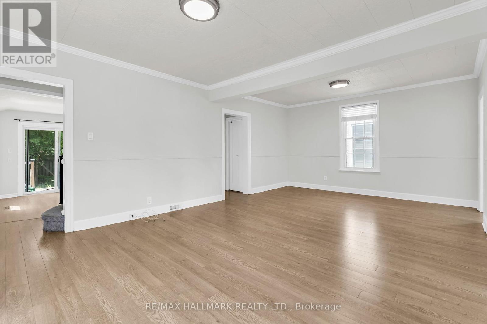 57 Henry Street, St. Catharines (Downtown), Ontario  L2R 5T7 - Photo 14 - X12210901