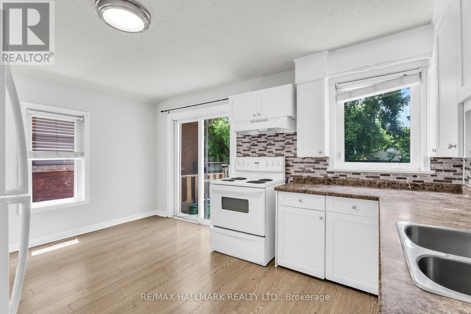 57 Henry Street, St. Catharines (Downtown), Ontario  L2R 5T7 - Photo 16 - X12210901