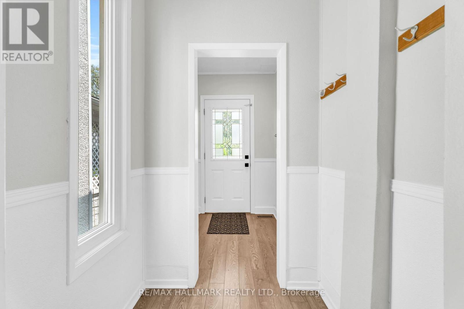 57 Henry Street, St. Catharines (Downtown), Ontario  L2R 5T7 - Photo 8 - X12210901