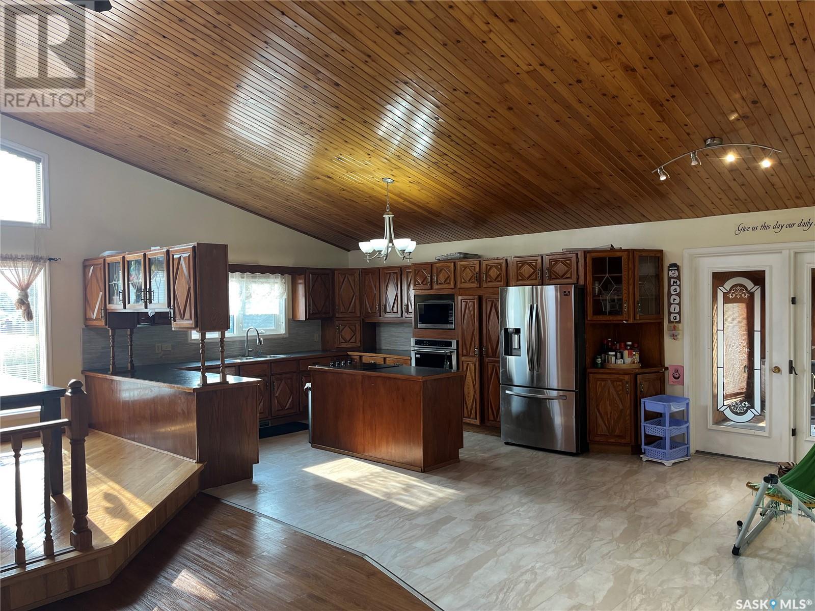 3082 Sherman Drive, Prince Albert, Saskatchewan  S6V 7H6 - Photo 2 - SK008895
