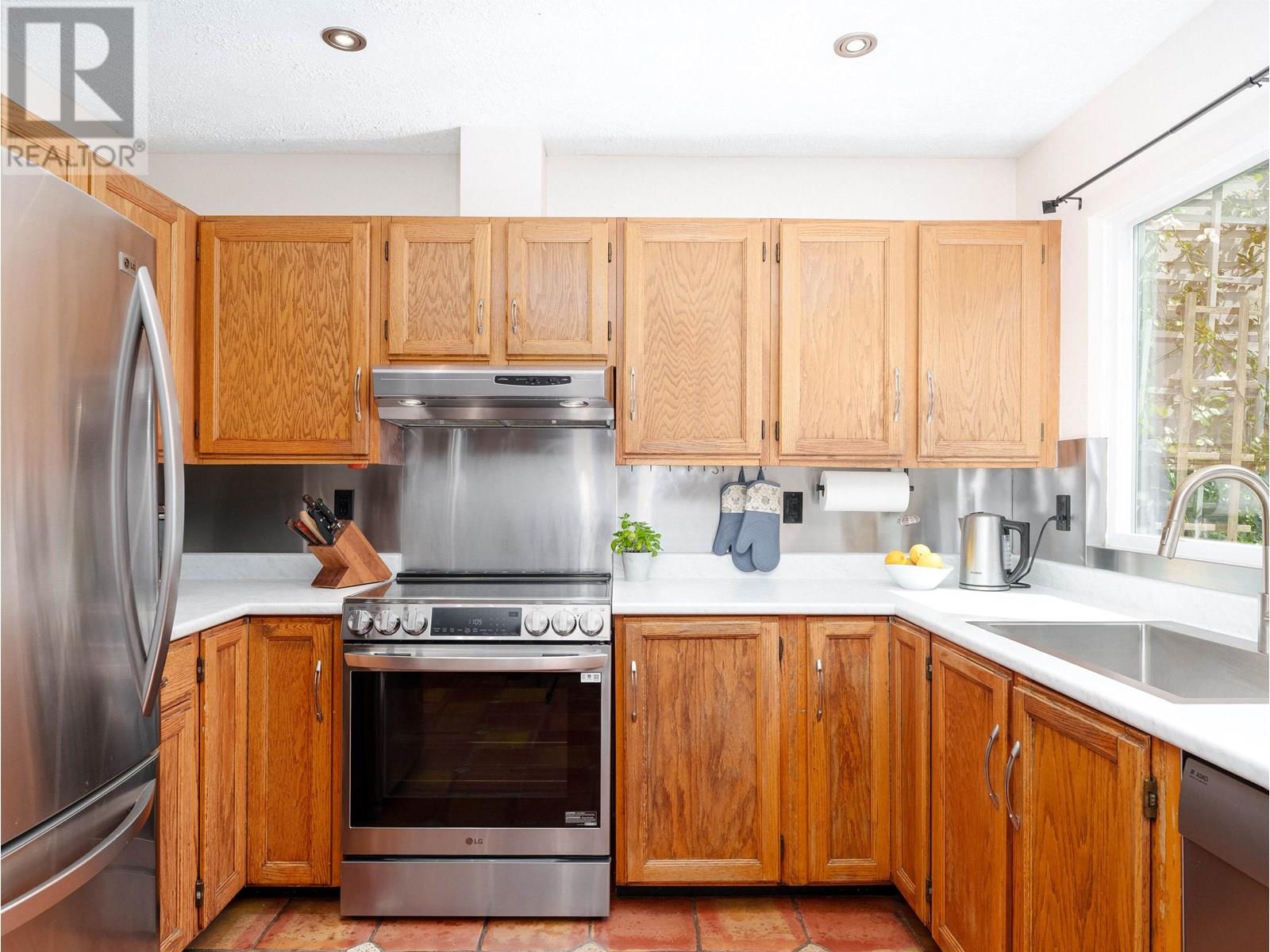 8226 Vivaldi Place, Vancouver, British Columbia  V5S 4G6 - Photo 7 - R3013682