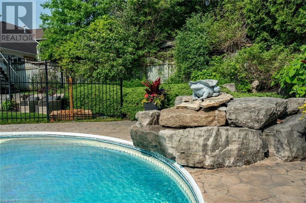 333 Milla Court, Waterloo, Ontario  N2L 6N4 - Photo 37 - 40738085