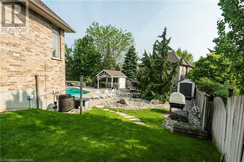 333 Milla Court, Waterloo, Ontario  N2L 6N4 - Photo 38 - 40738085