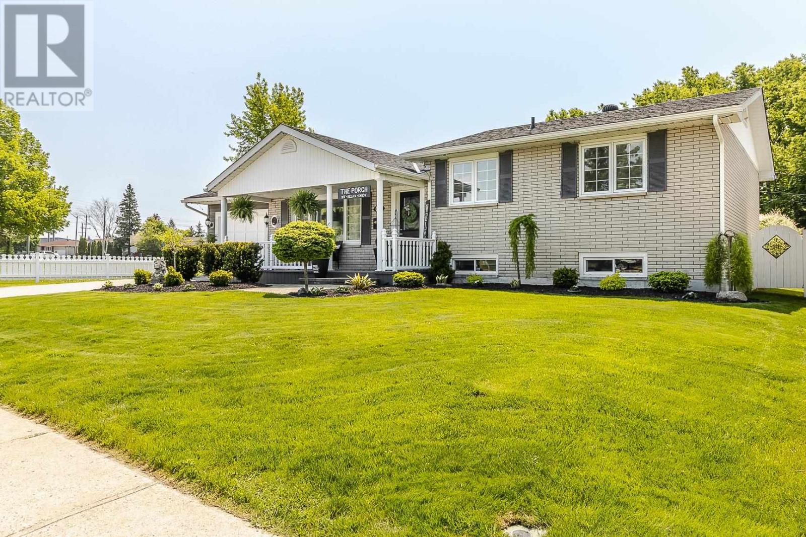 55 Niagara Dr, Sault Ste Marie, Ontario  P6B 4L5 - Photo 2 - SM251454