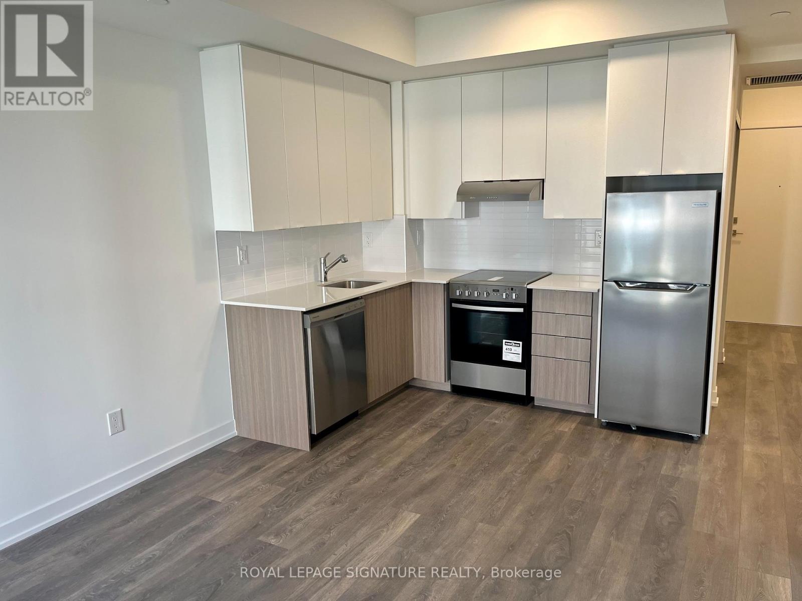 210 - 130 Canon Jackson Drive, Toronto, Ontario  M6M 0B7 - Photo 2 - W12210925