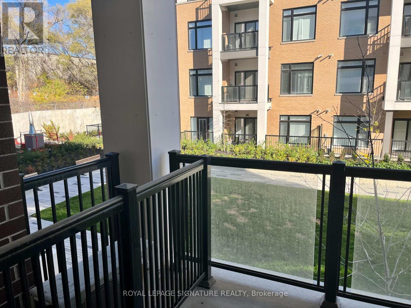 210 - 130 Canon Jackson Drive, Toronto, Ontario  M6M 0B7 - Photo 5 - W12210925
