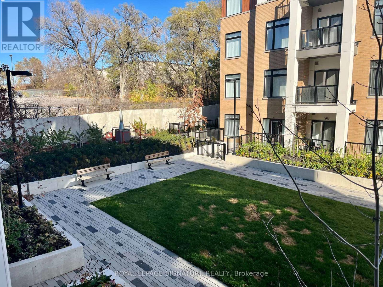 210 - 130 Canon Jackson Drive, Toronto, Ontario  M6M 0B7 - Photo 6 - W12210925