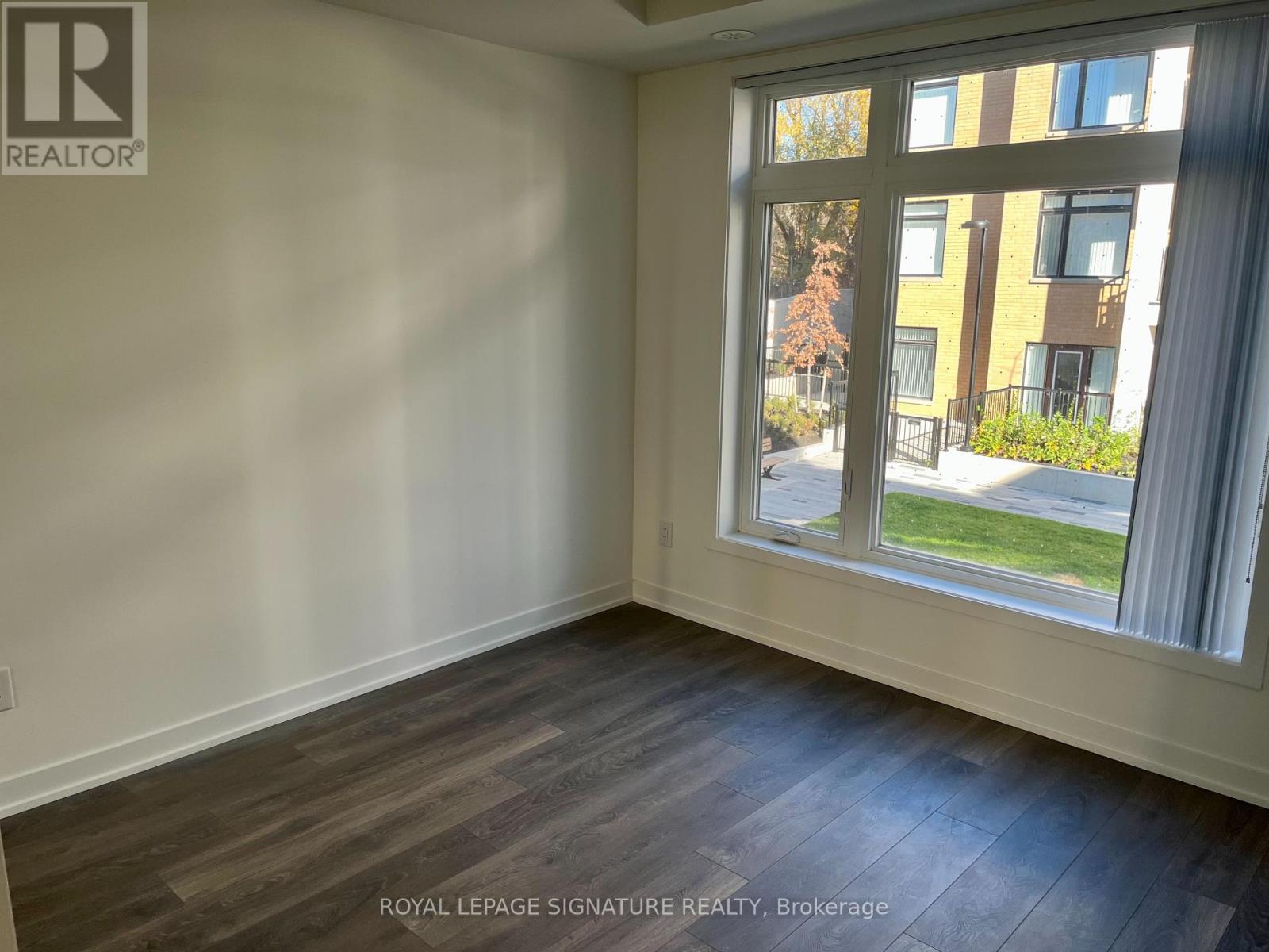 210 - 130 Canon Jackson Drive, Toronto, Ontario  M6M 0B7 - Photo 8 - W12210925