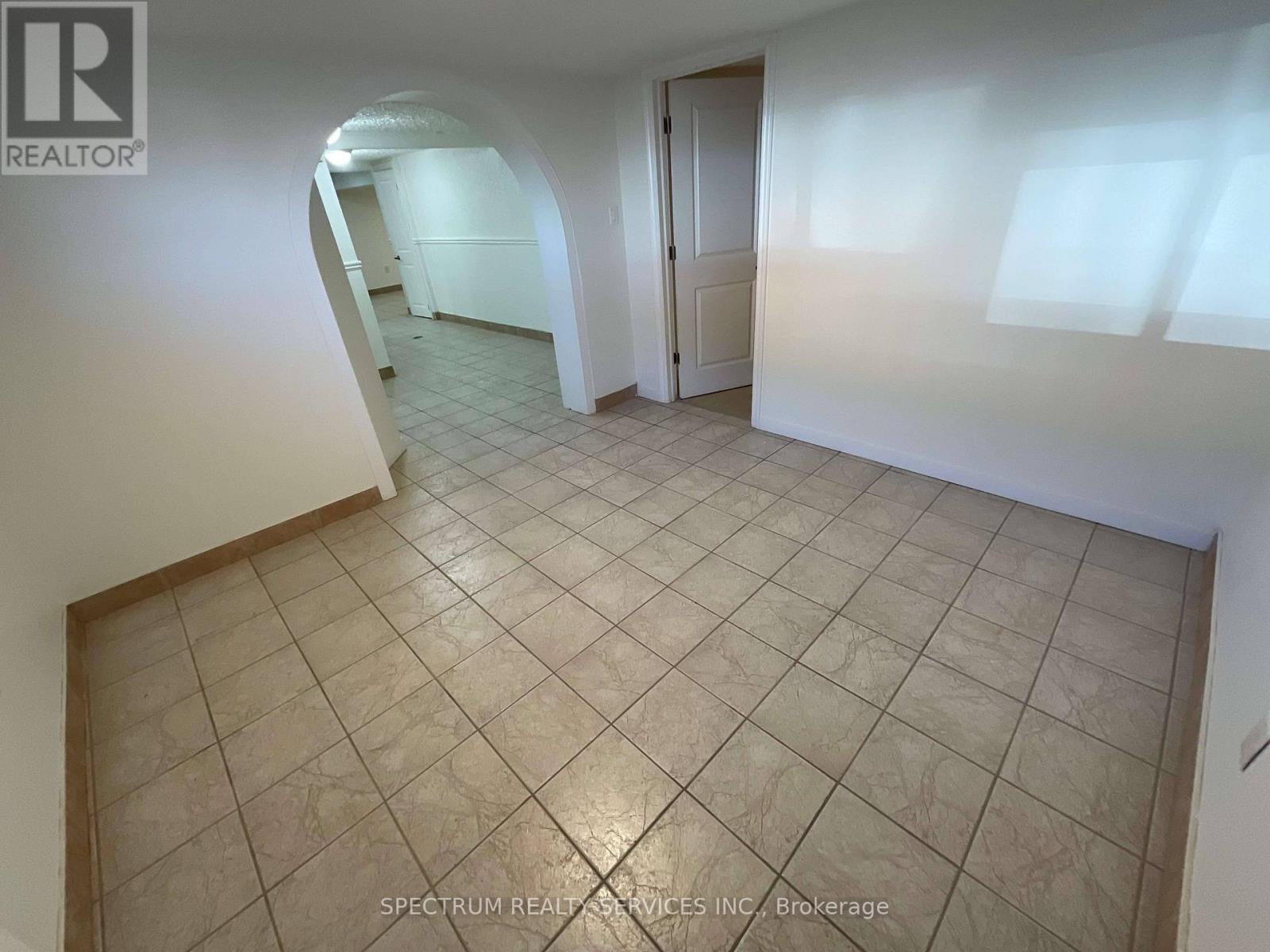 Lower Level - 129 Tavistock Road, Toronto, Ontario  M3M 2P3 - Photo 11 - W12210926