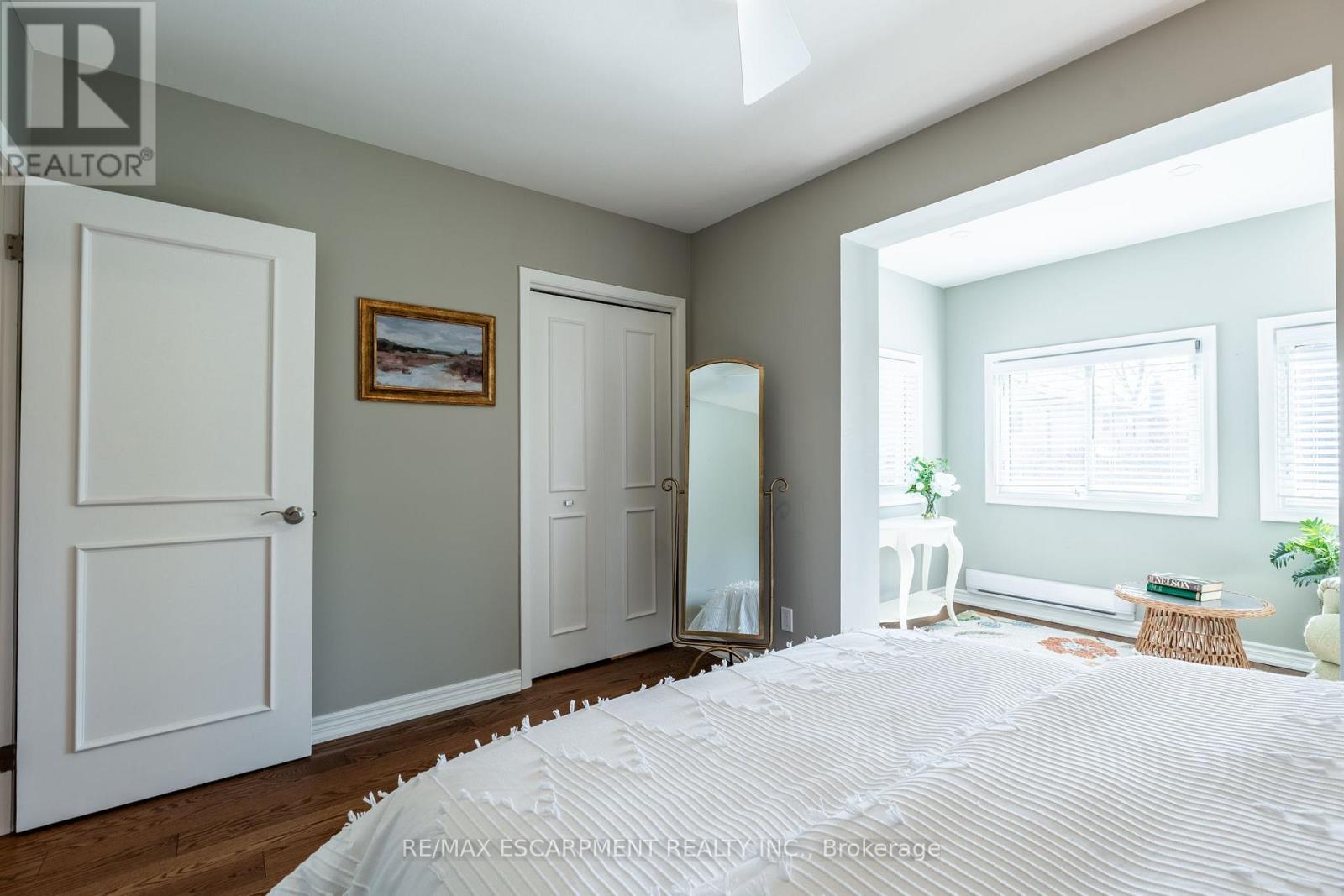 648 Thornwood Avenue, Burlington (Roseland), Ontario  L7N 3B8 - Photo 18 - W12210938