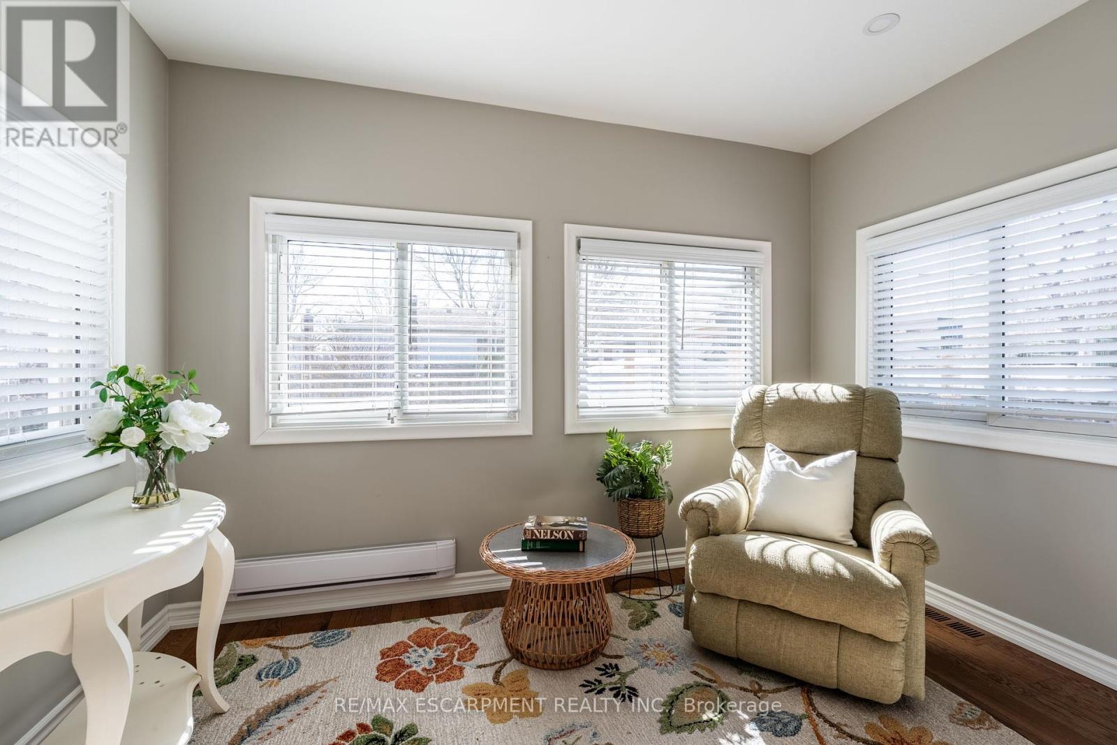 648 Thornwood Avenue, Burlington (Roseland), Ontario  L7N 3B8 - Photo 19 - W12210938