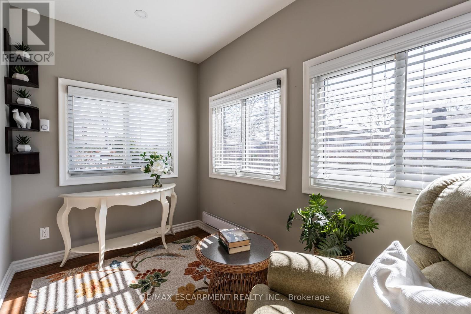 648 Thornwood Avenue, Burlington (Roseland), Ontario  L7N 3B8 - Photo 20 - W12210938