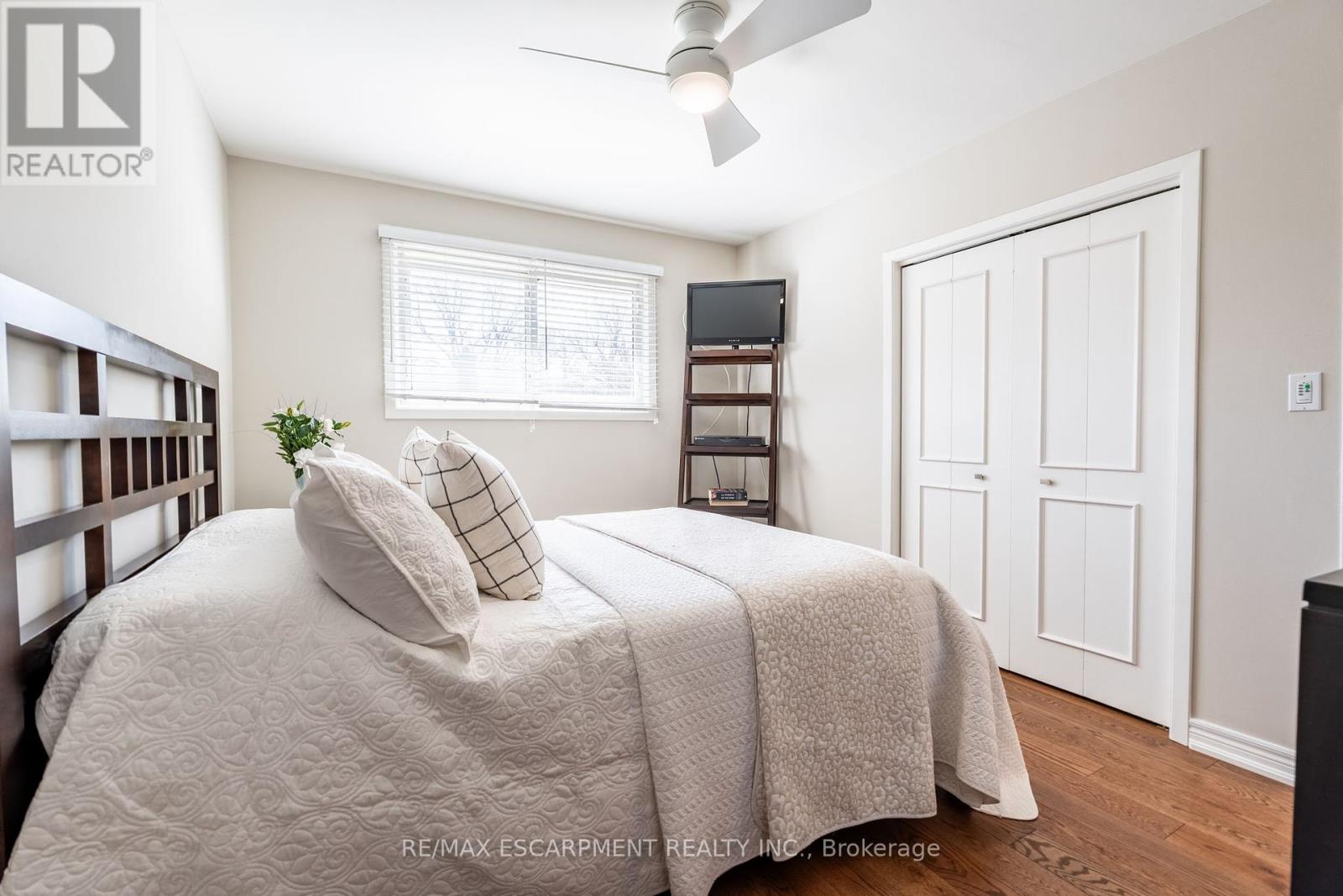 648 Thornwood Avenue, Burlington (Roseland), Ontario  L7N 3B8 - Photo 25 - W12210938