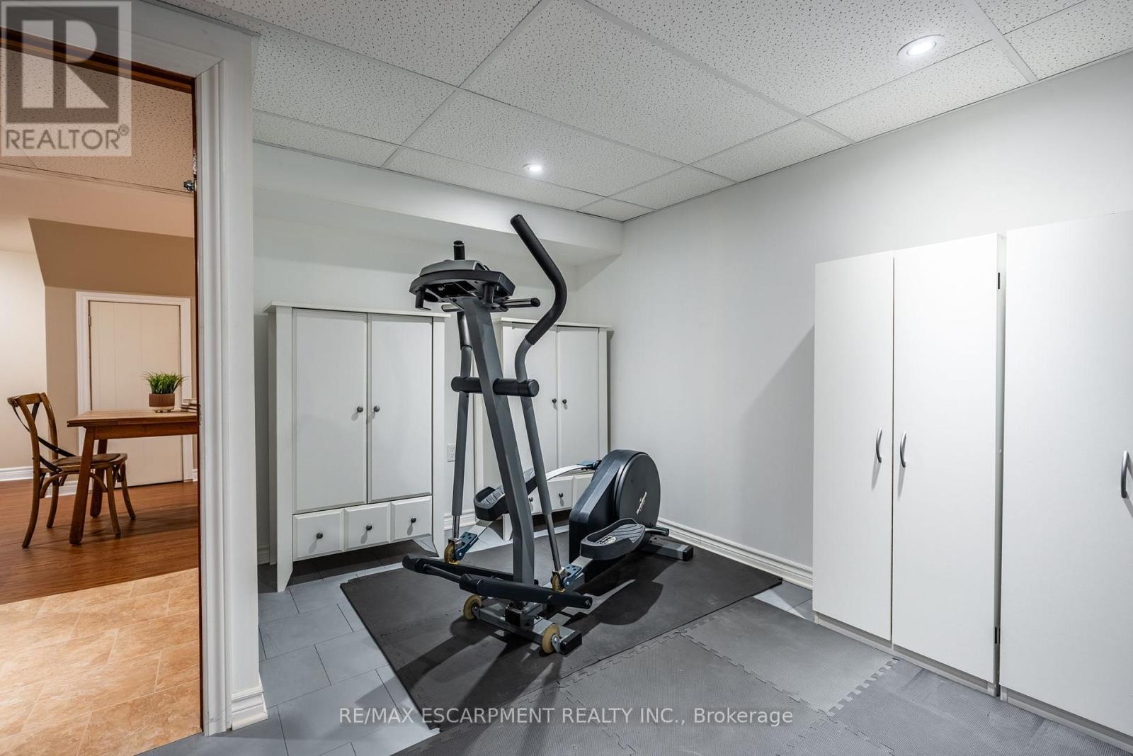 648 Thornwood Avenue, Burlington (Roseland), Ontario  L7N 3B8 - Photo 29 - W12210938