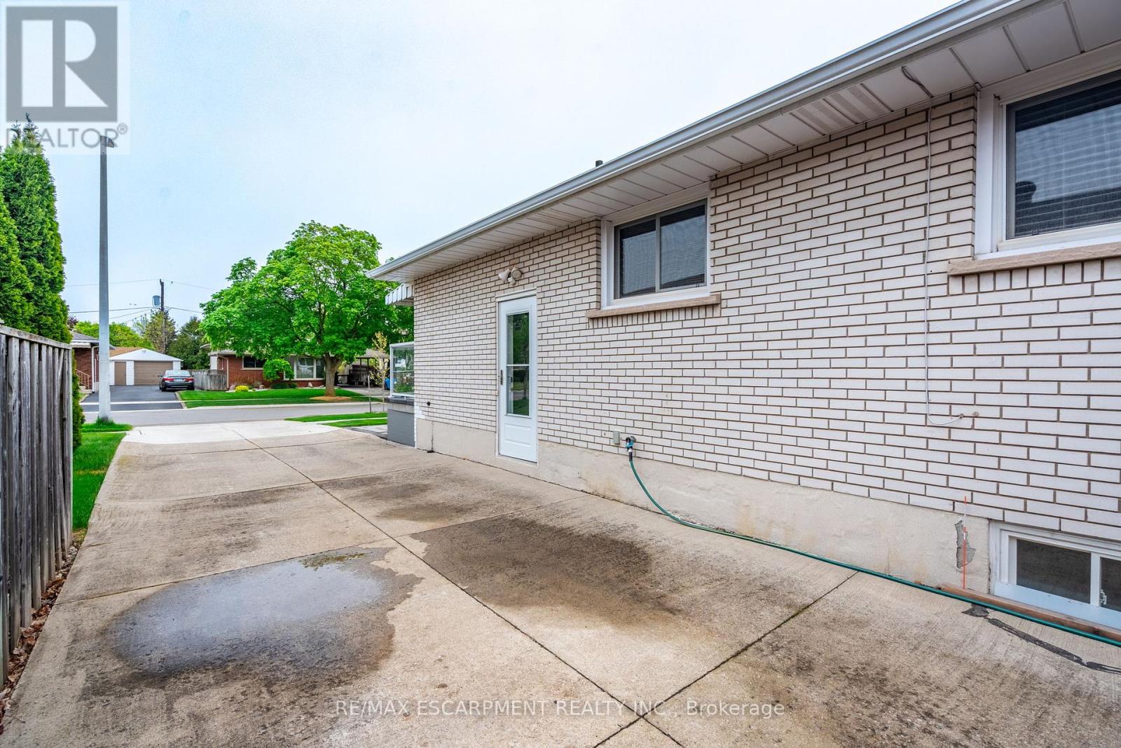 648 Thornwood Avenue, Burlington (Roseland), Ontario  L7N 3B8 - Photo 33 - W12210938