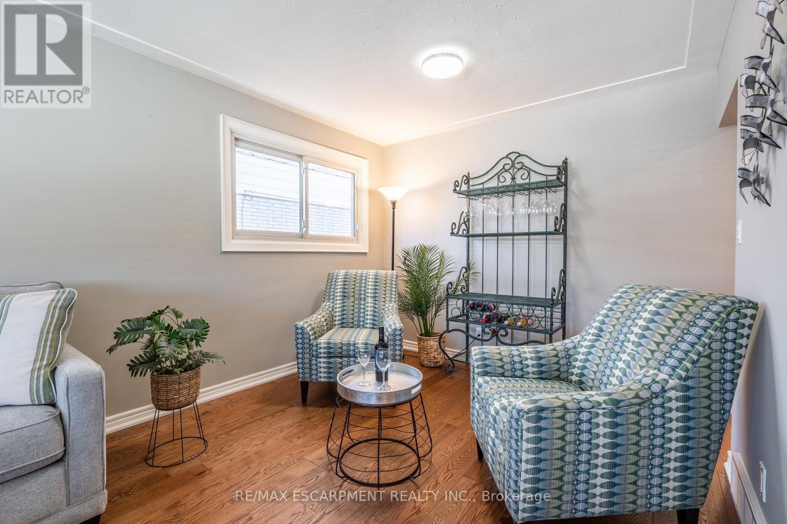 648 Thornwood Avenue, Burlington (Roseland), Ontario  L7N 3B8 - Photo 7 - W12210938