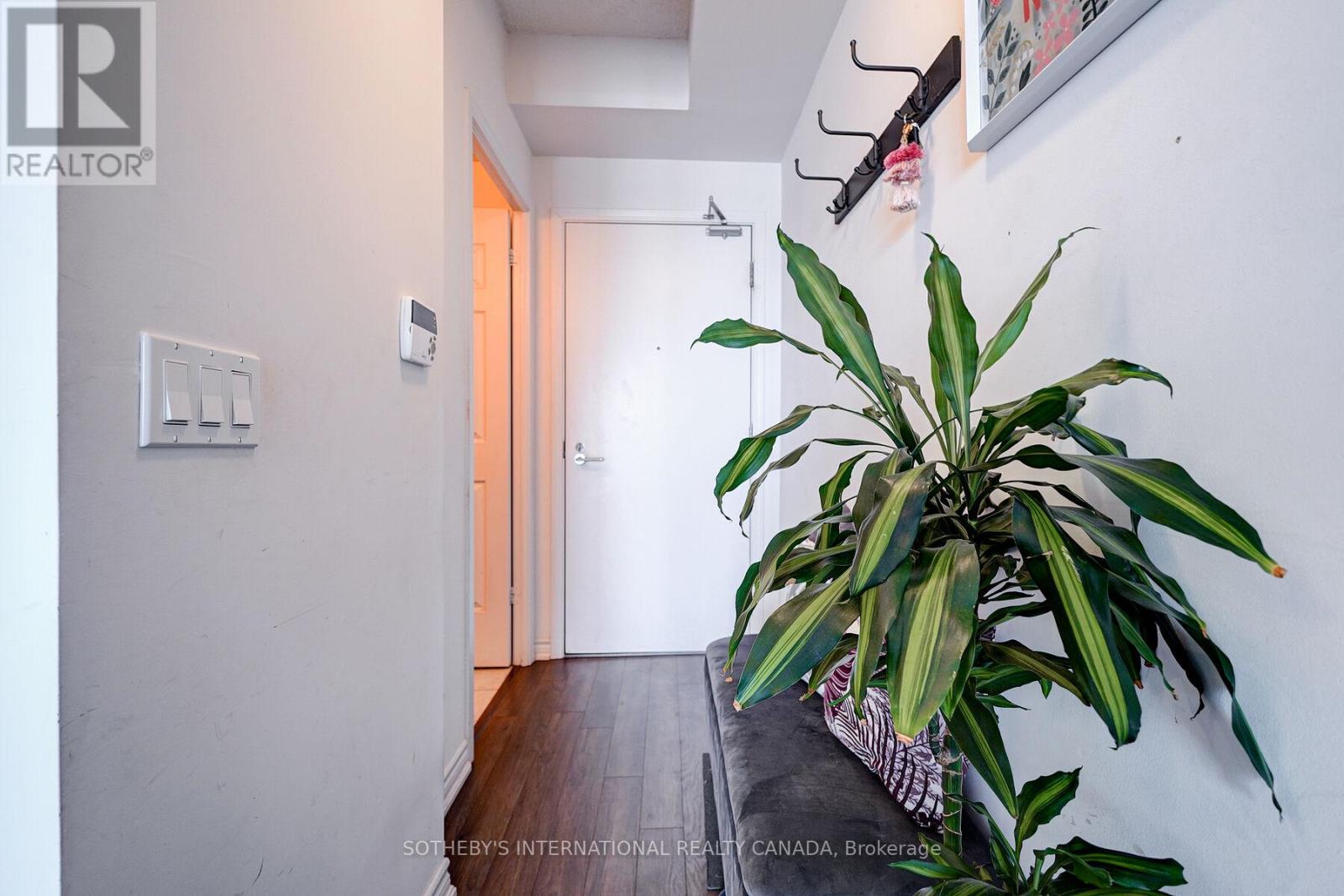 712 - 15 James Finlay Way, Toronto, Ontario  M3M 0B3 - Photo 3 - W12210976