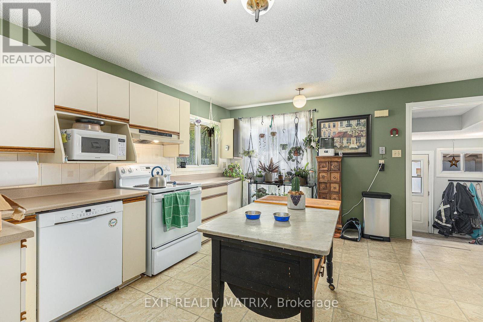 8785 Victoria Street, Ottawa, Ontario  K0A 2P0 - Photo 11 - X12077107