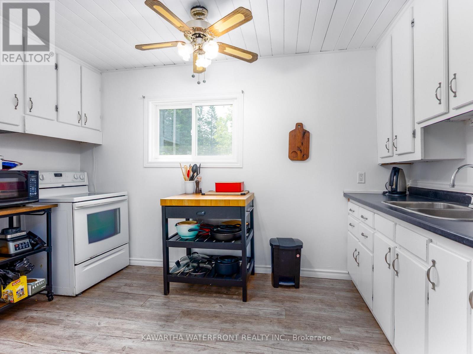 82 Kozy Kove Road, Kawartha Lakes, Ontario K0M 1C0 - Photo 11 - X12211053