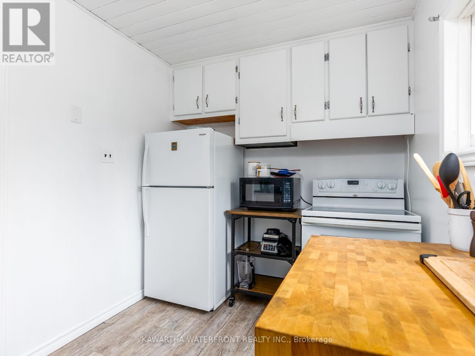 82 Kozy Kove Road, Kawartha Lakes, Ontario K0M 1C0 - Photo 12 - X12211053