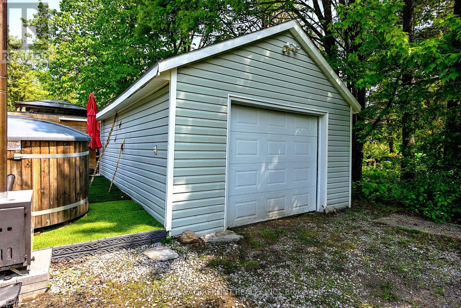 82 Kozy Kove Road, Kawartha Lakes, Ontario K0M 1C0 - Photo 26 - X12211053