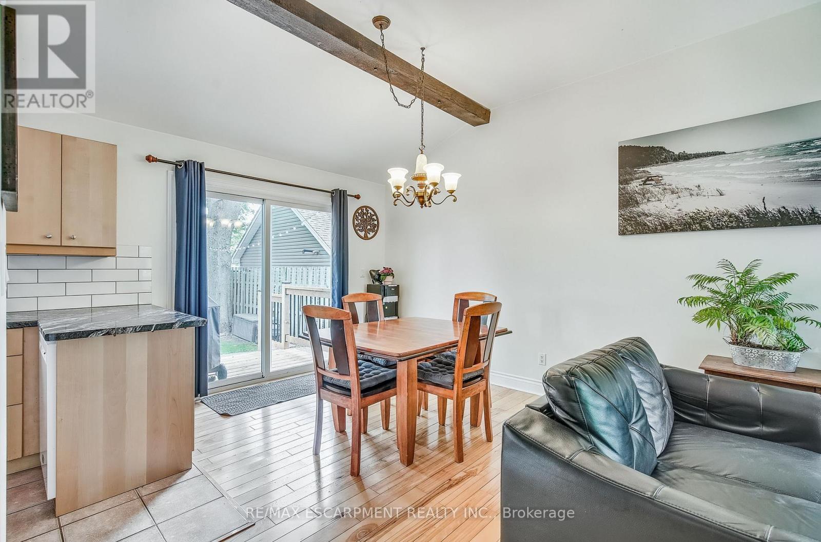 8 Beach Road, Haldimand (Dunnville), Ontario  N0A 1K0 - Photo 11 - X12210952