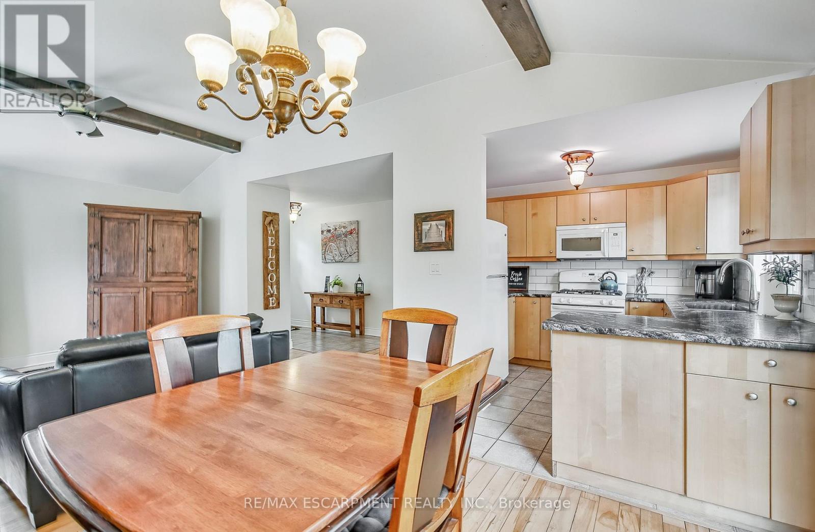 8 Beach Road, Haldimand (Dunnville), Ontario  N0A 1K0 - Photo 13 - X12210952